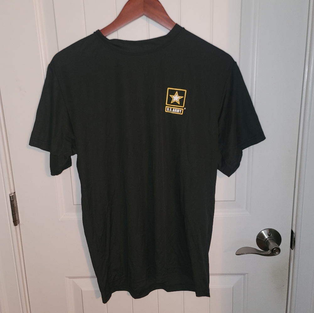 NWT U.S. Army Dark Tee with Yellow Emblem Polyester Small